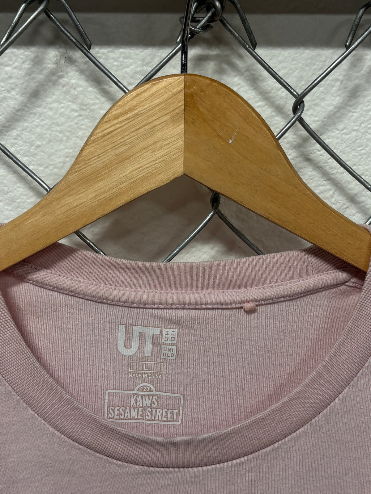 Uniqlo x Kaws Sesame Street Elmo Graphic Tee Size Large