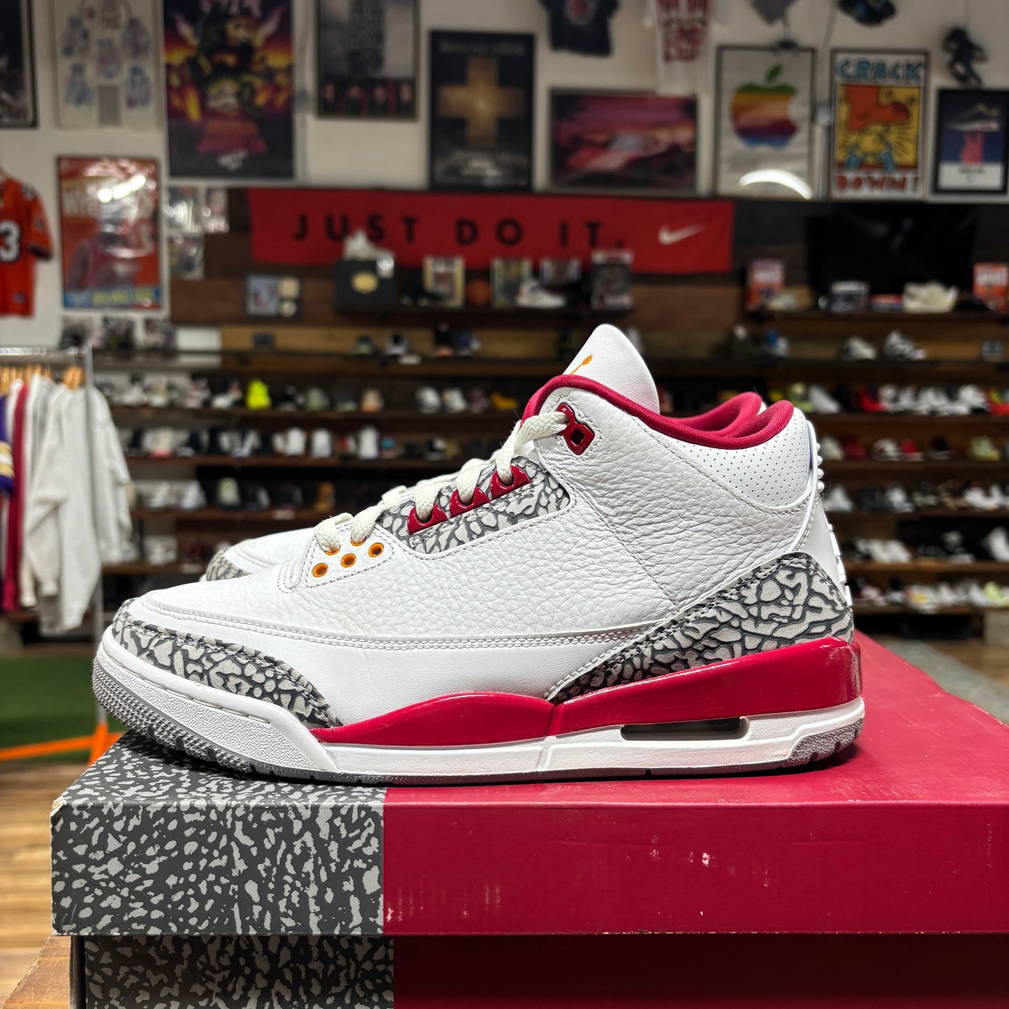 Jordan 3 'Cardinal' Size 8.5