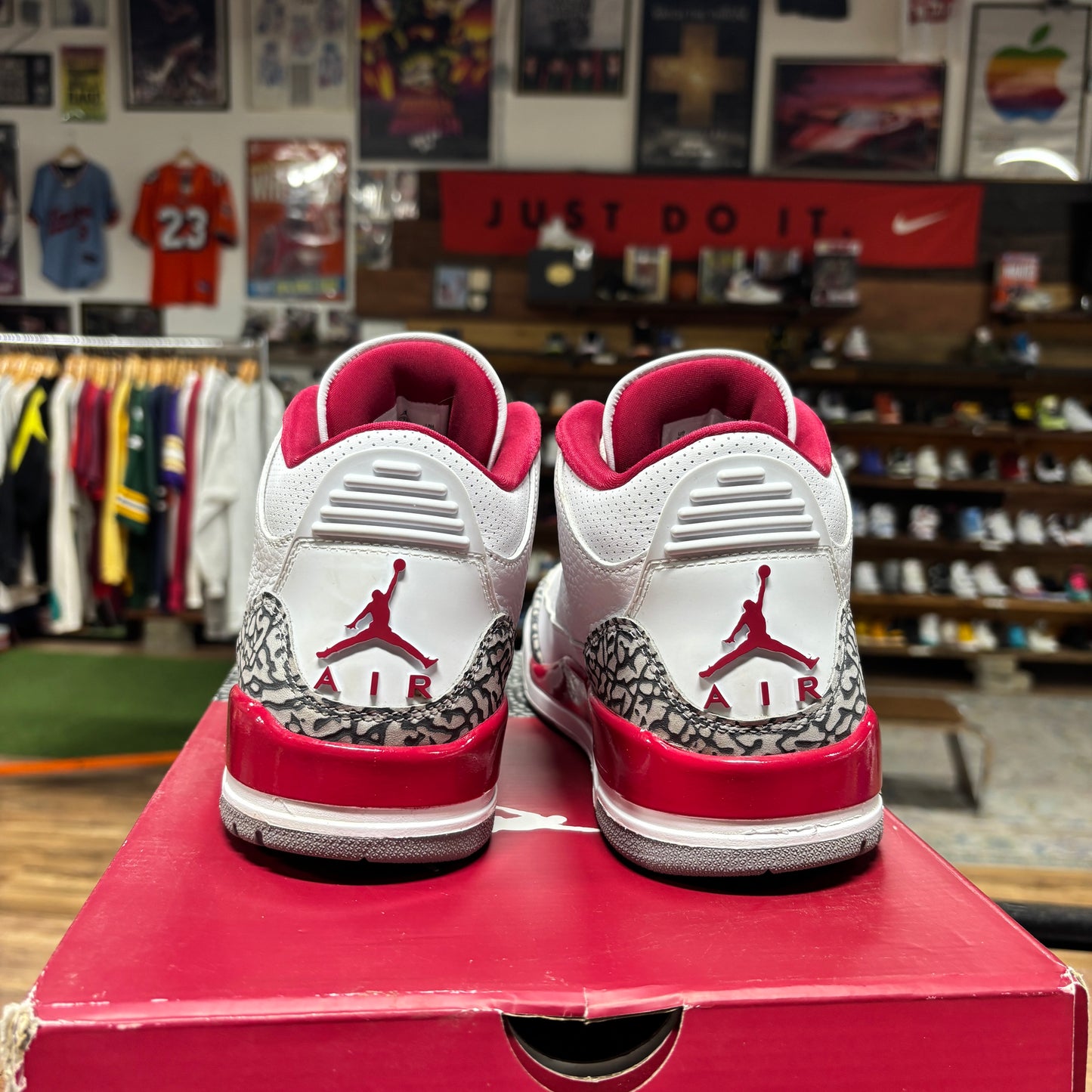 Jordan 3 'Cardinal' Size 8.5