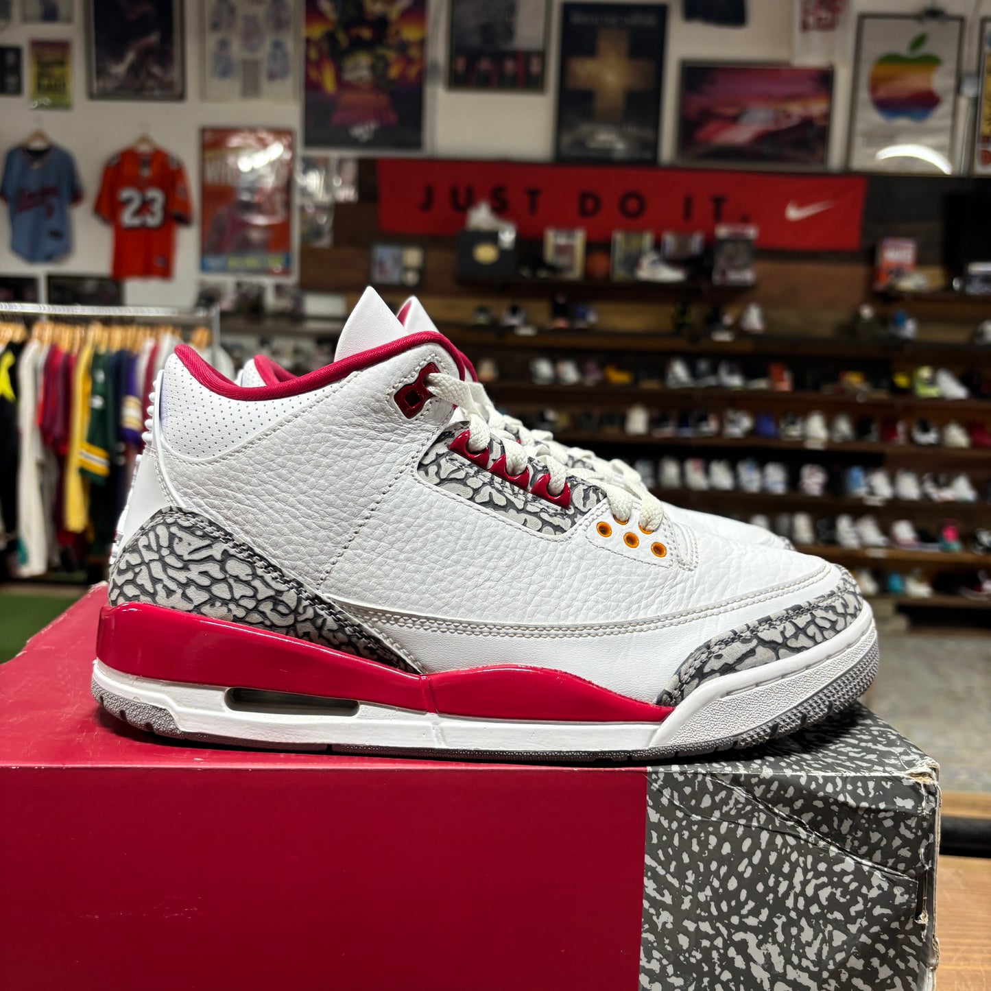 Jordan 3 'Cardinal' Size 8.5