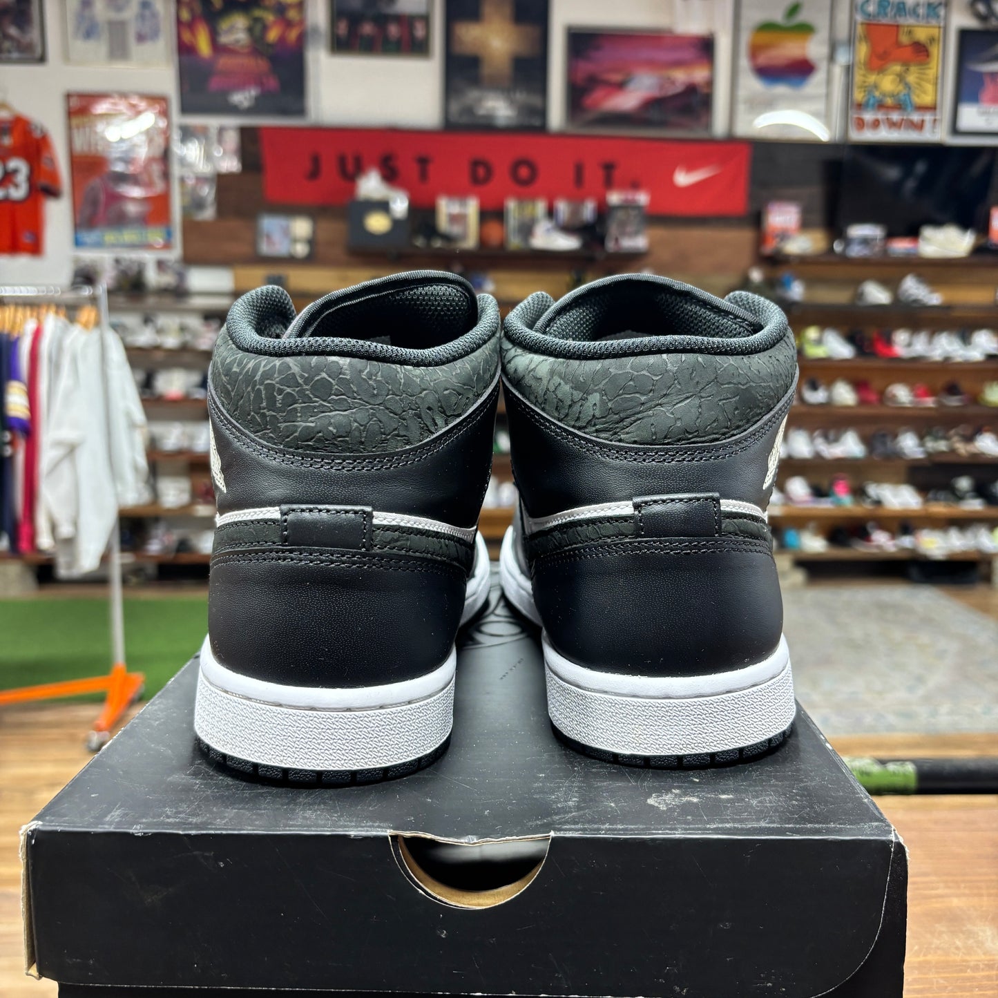 Jordan 1 Mid 'Panda Elephant' Size 8.5