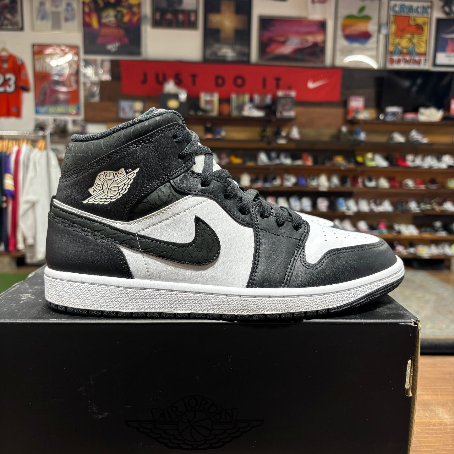 Jordan 1 Mid 'Panda Elephant' Size 8.5