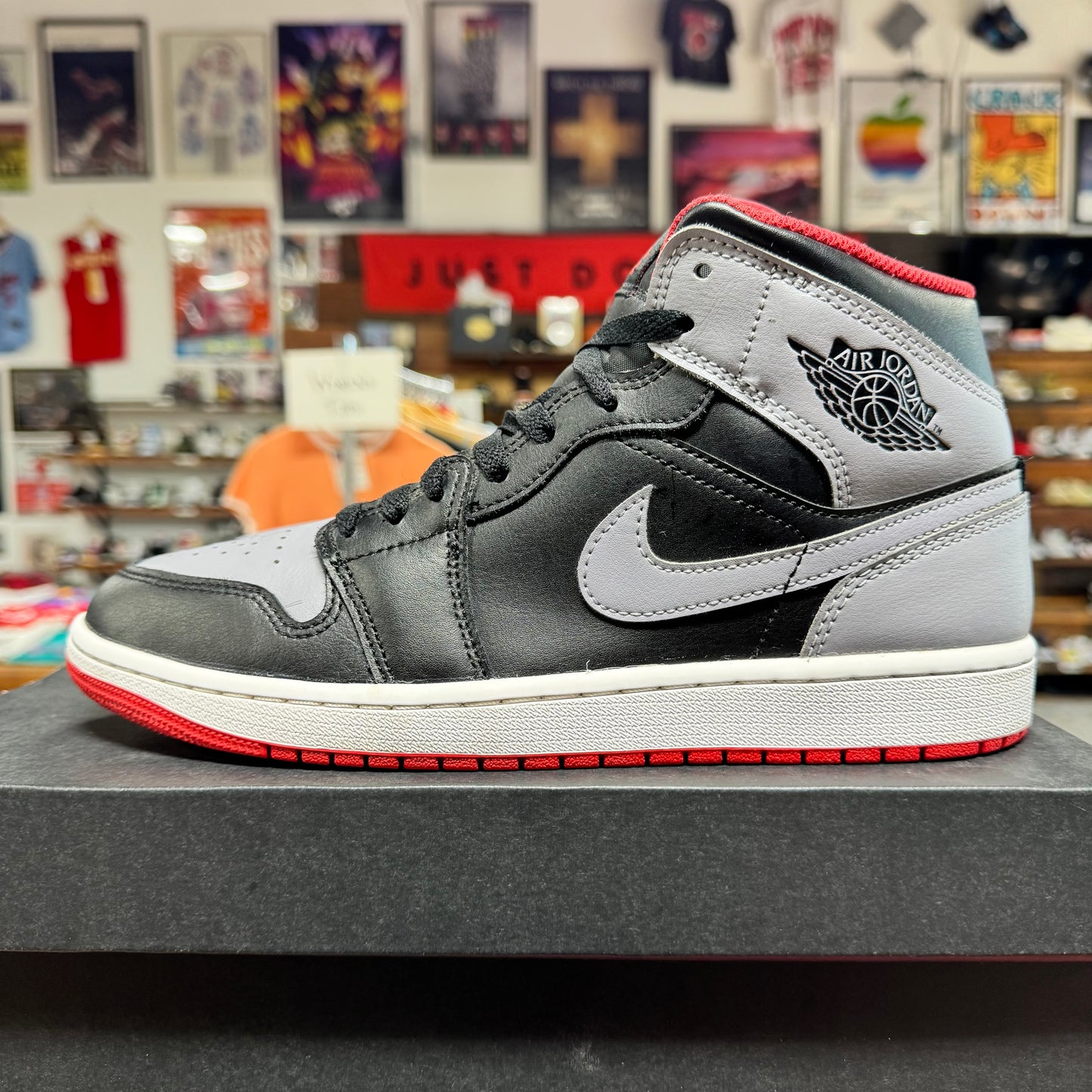 Jordan 1 Mid 'Bred Shadow' Size 9.5
