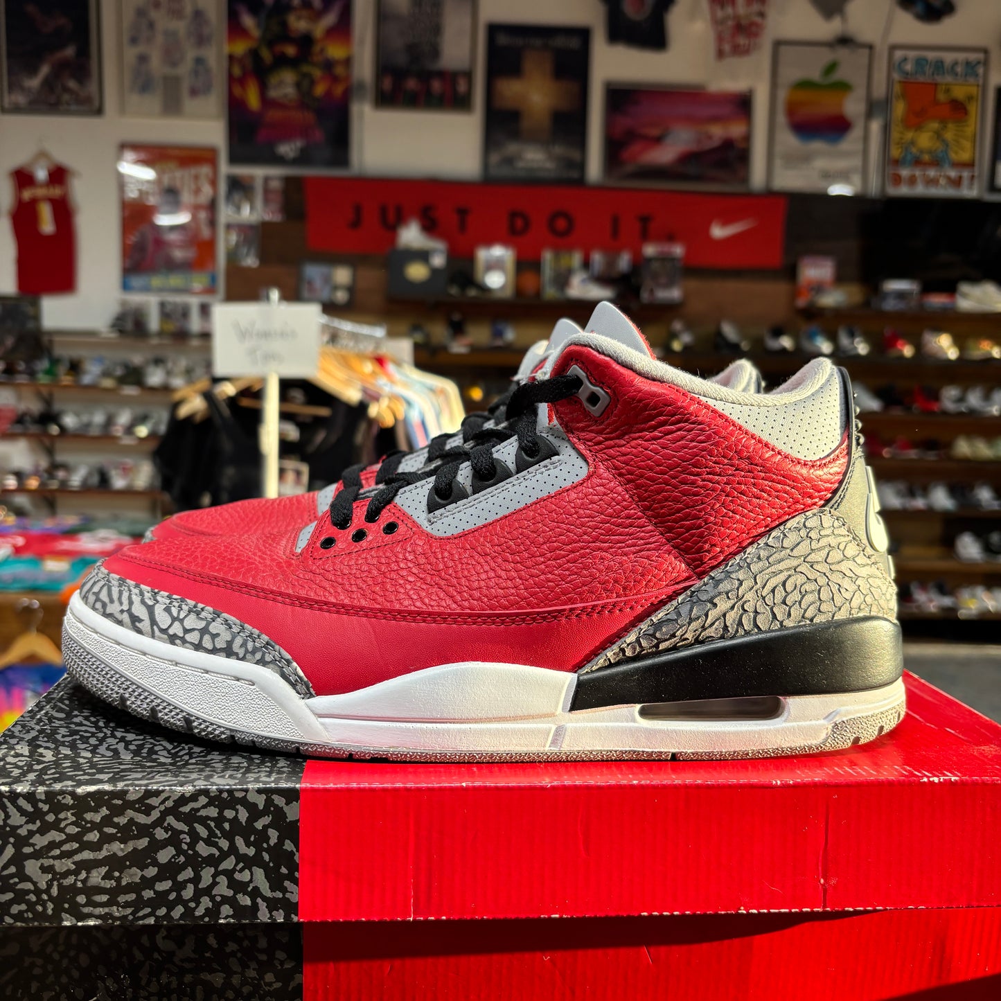Jordan 3 'Unite' Size 12