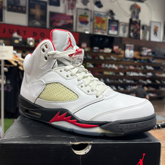 Jordan 5 'Fire Red' Size 8