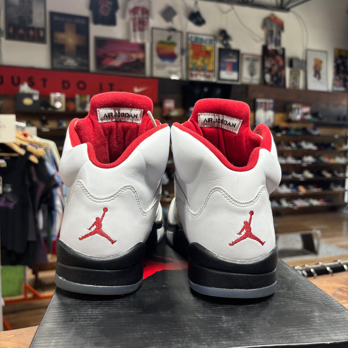 Jordan 5 'Fire Red' Size 8