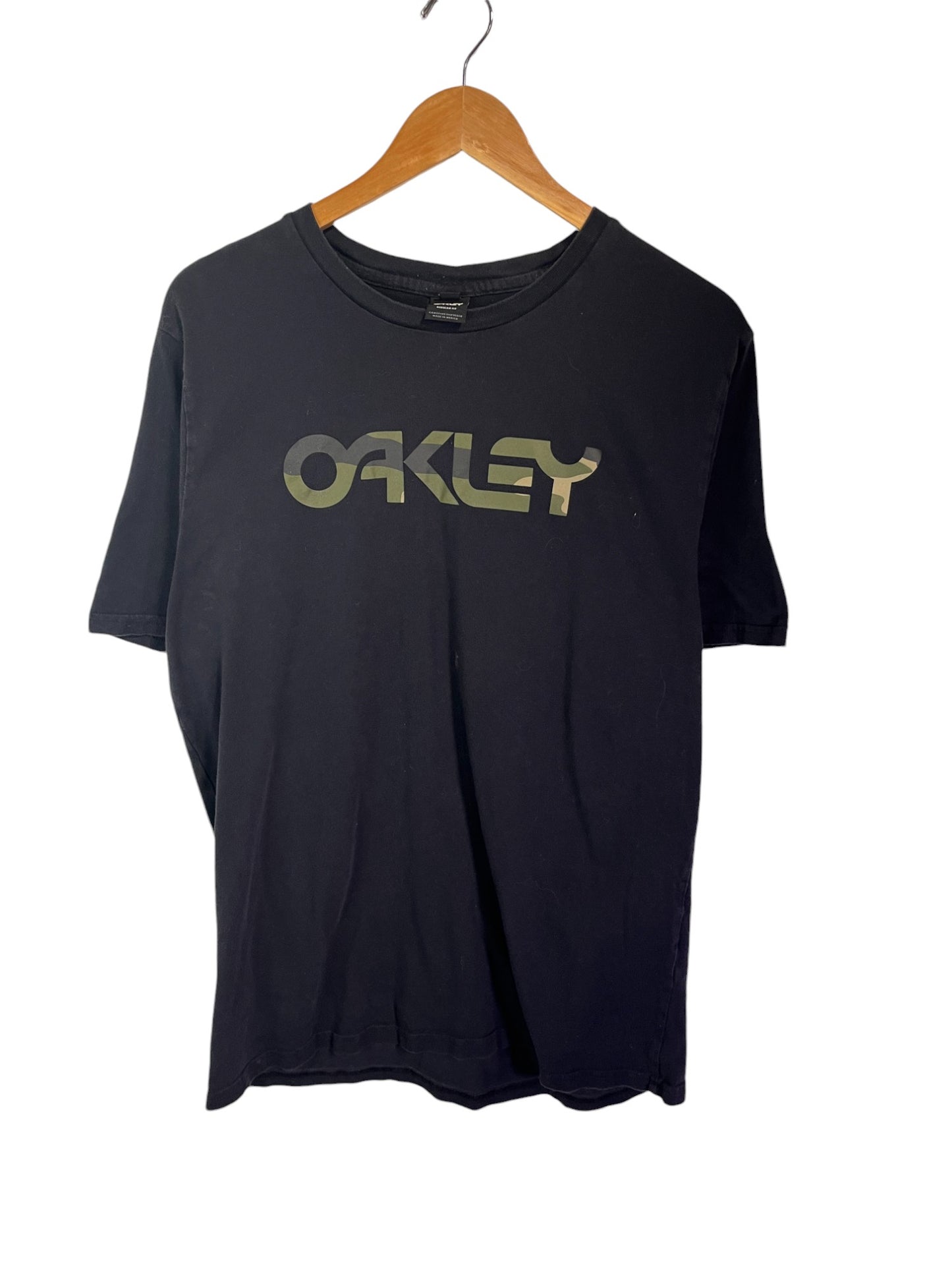 Vintage 00's Oakley Camo Spellout Graphic Tee Size Large