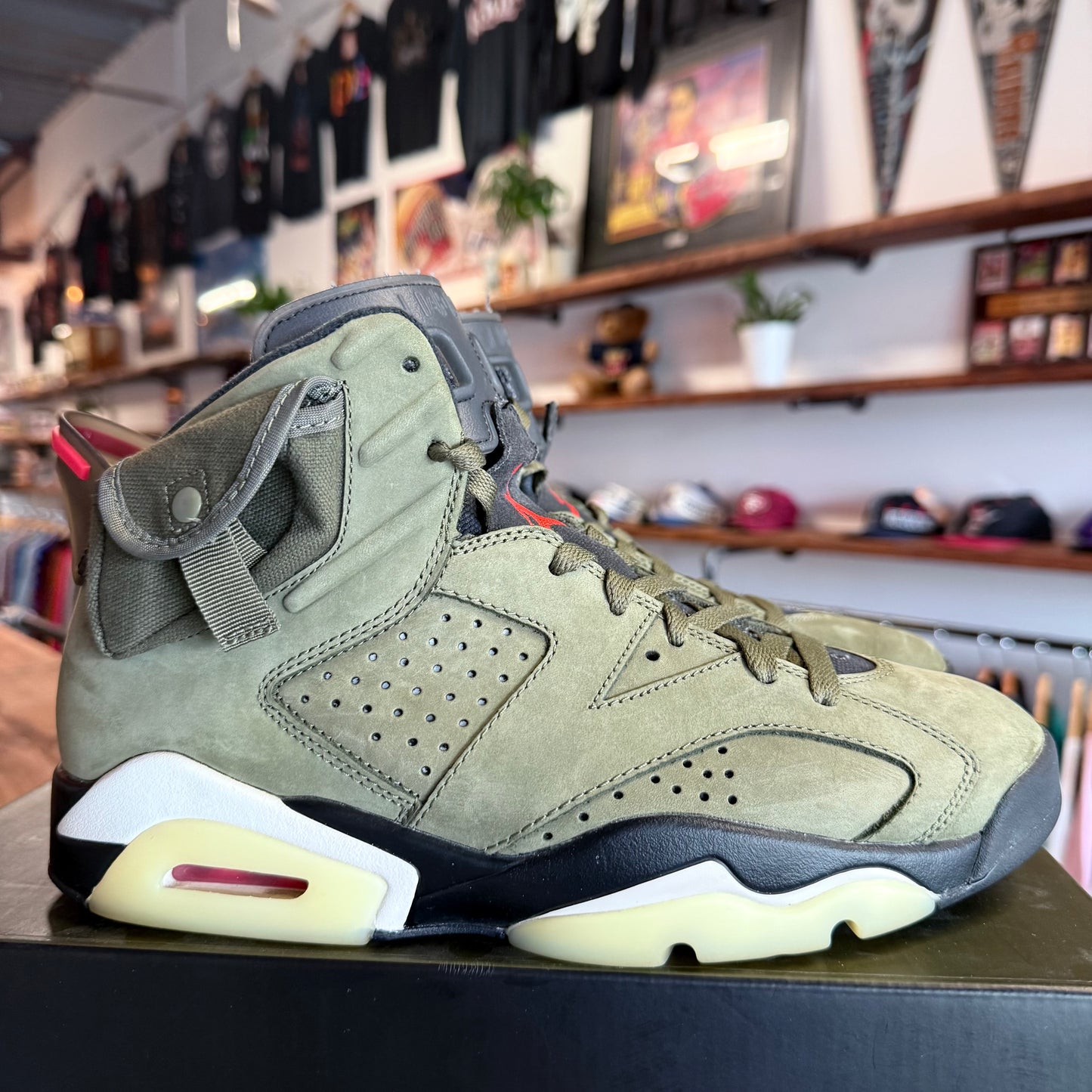 Jordan 6 'Travis Scott Olive' Size 9