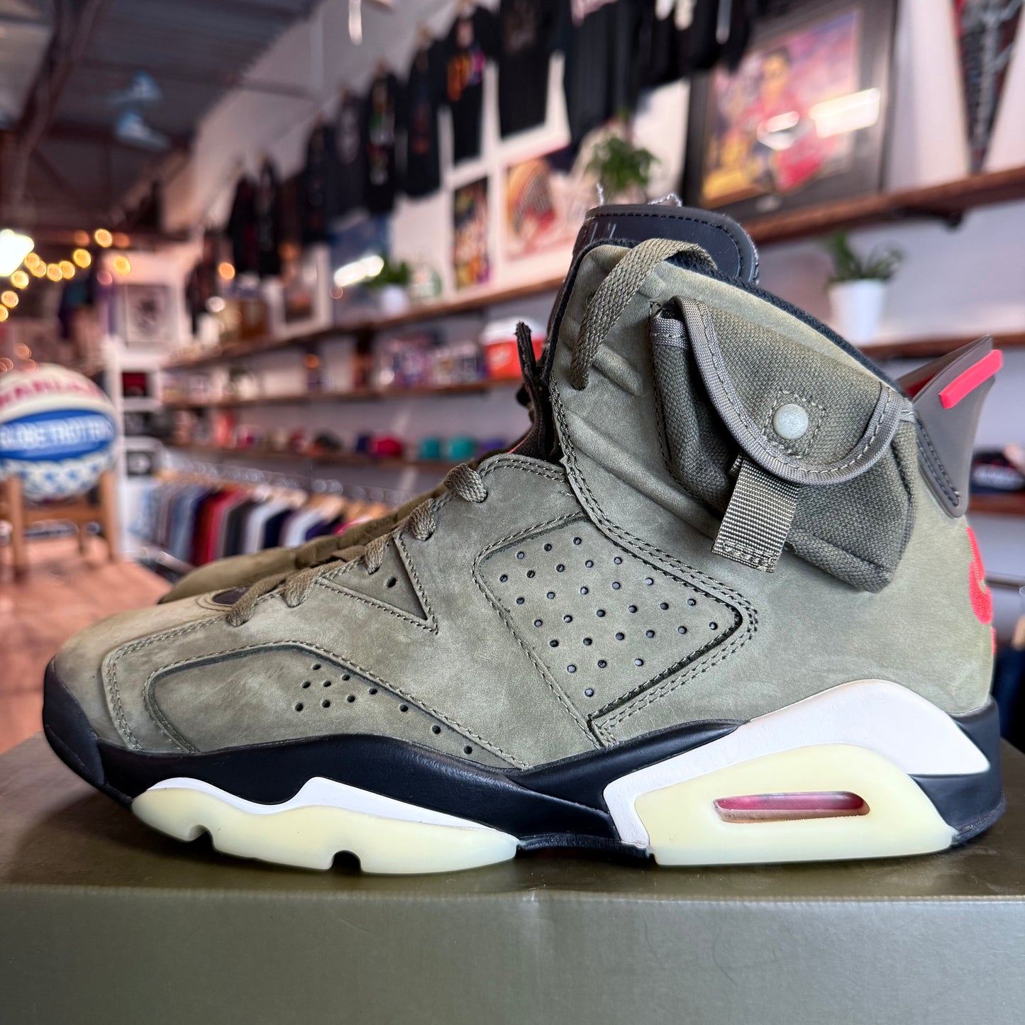 Jordan 6 'Travis Scott Olive' Size 9