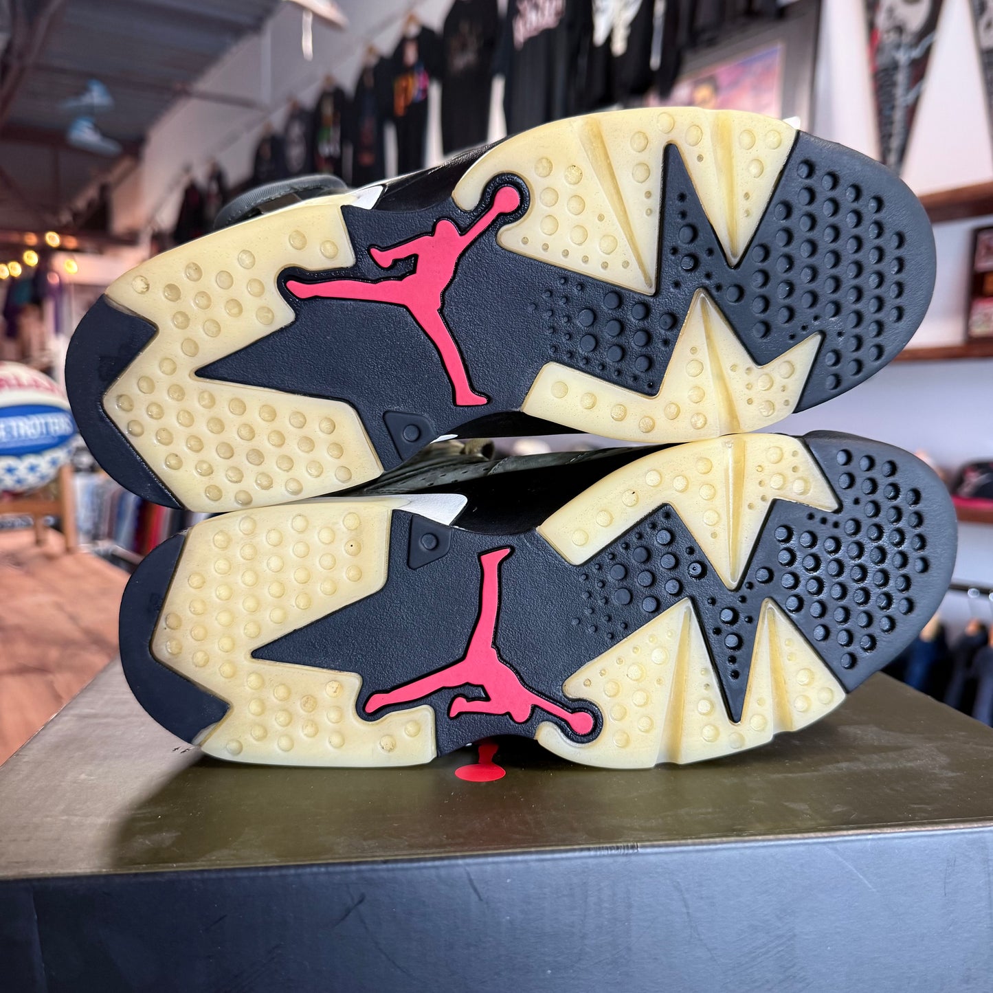Jordan 6 'Travis Scott Olive' Size 9