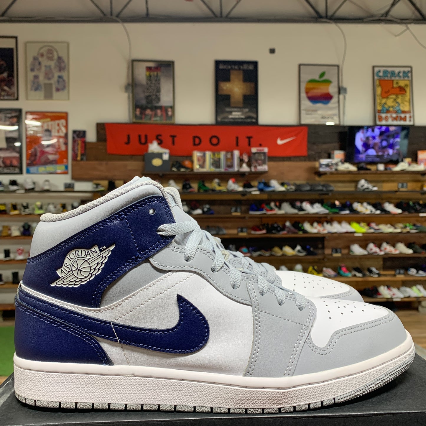 Jordan 1 Mid 'Wolf Grey Midnight Navy' Size 11