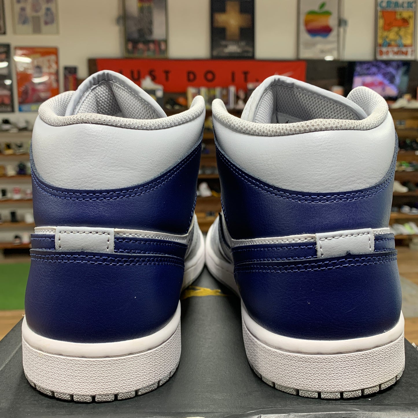 Jordan 1 Mid 'Wolf Grey Midnight Navy' Size 11