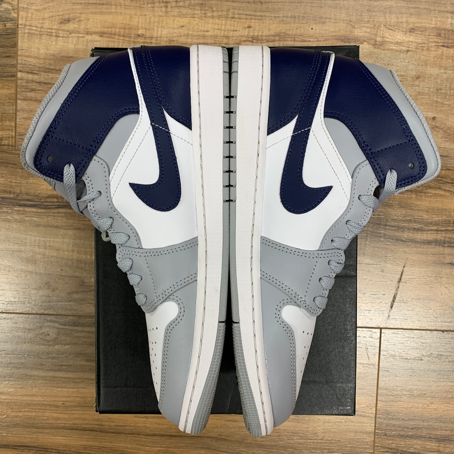 Jordan 1 Mid 'Wolf Grey Midnight Navy' Size 11