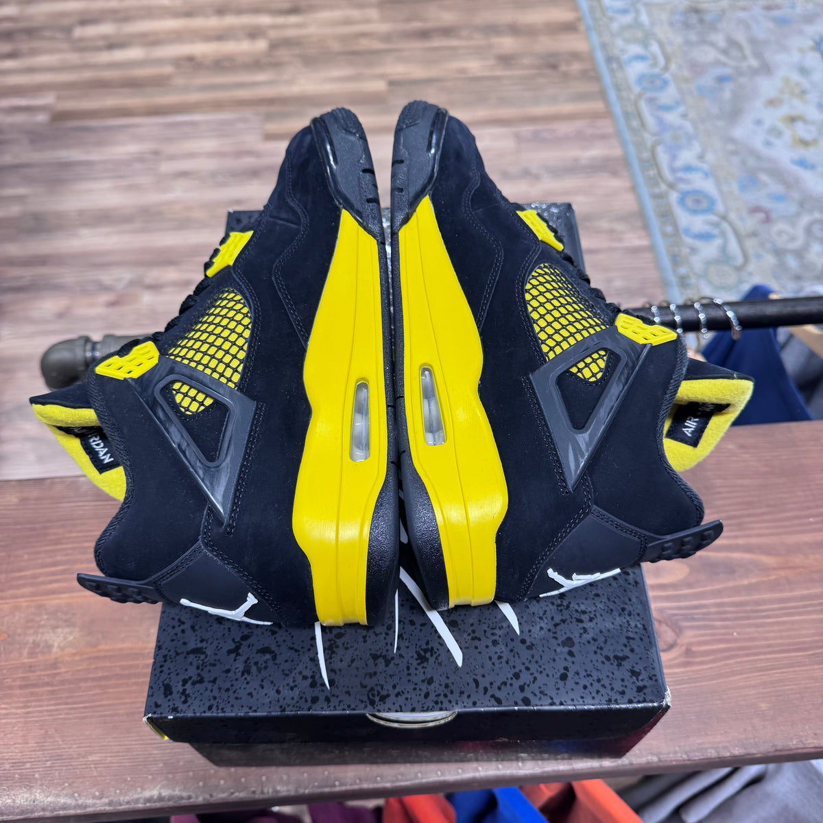 Jordan 4 'Thunder' Size 9