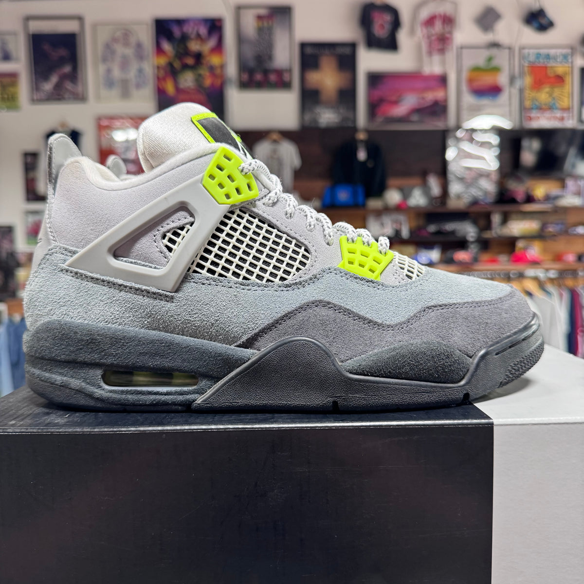Jordan 4 'Neon 95' Size 8