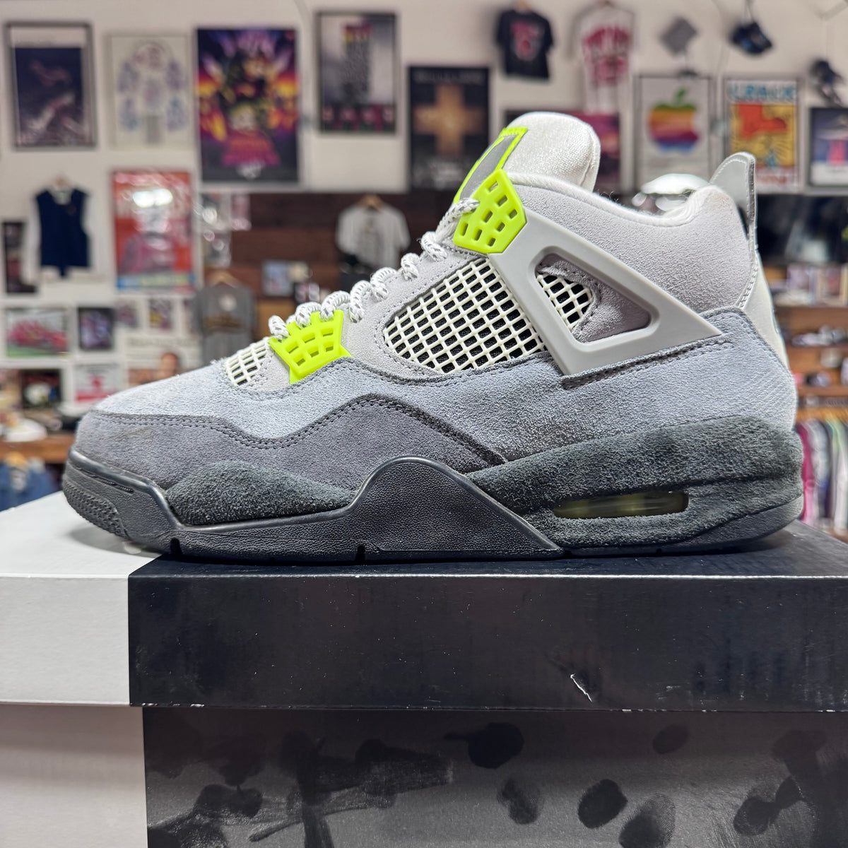 Jordan 4 'Neon 95' Size 8