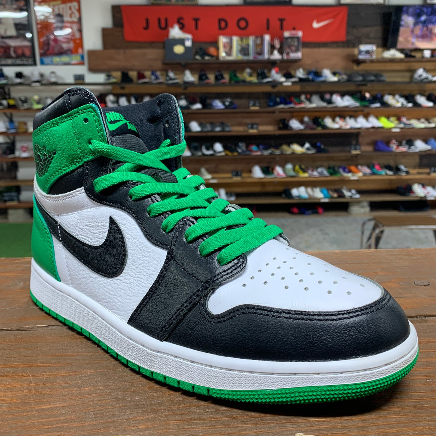 Jordan 1 'Lucky Green' Size 10