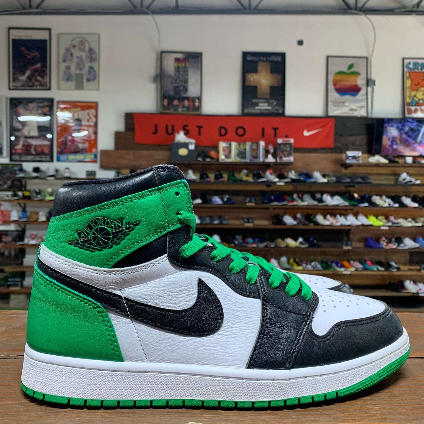 Jordan 1 'Lucky Green' Size 10