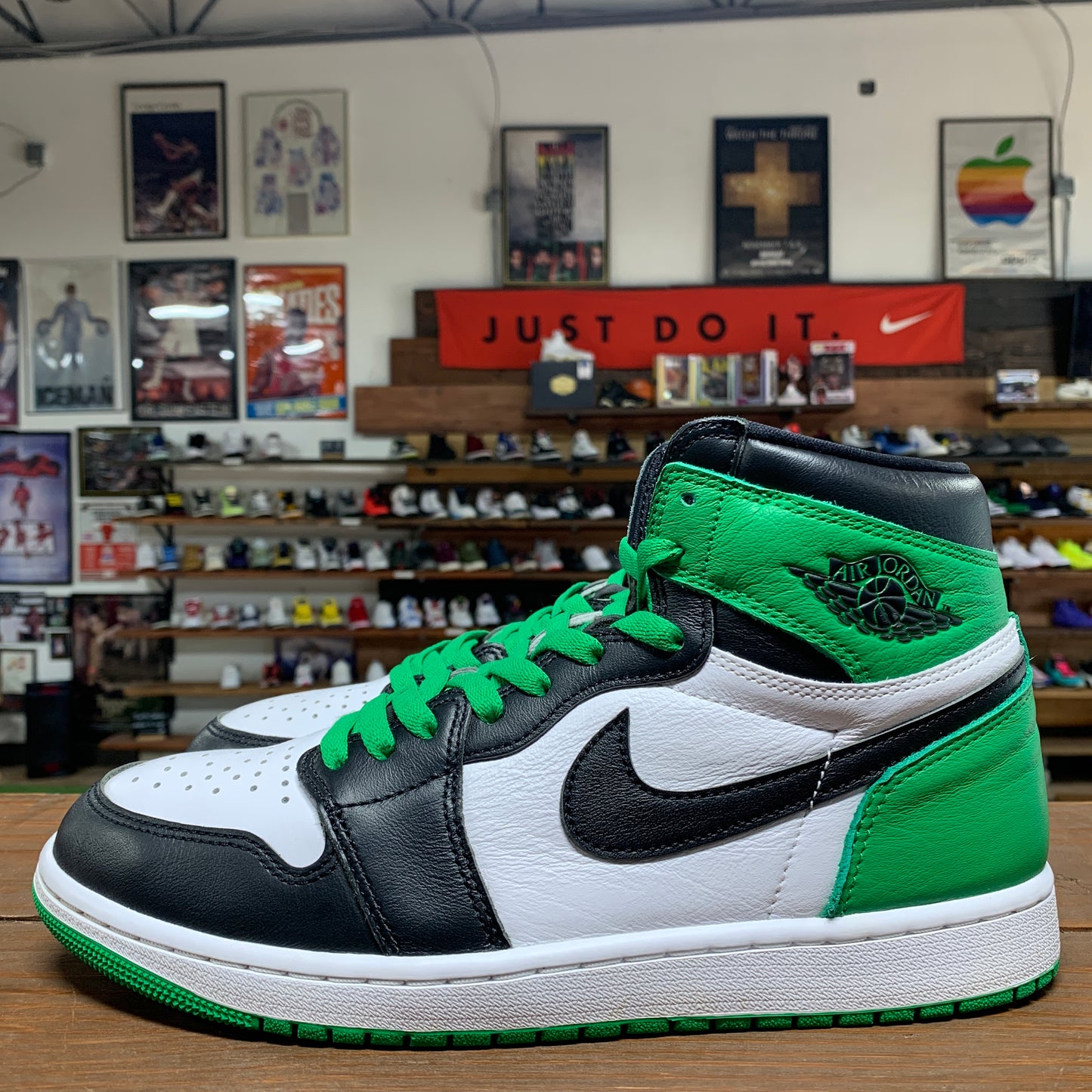 Jordan 1 'Lucky Green' Size 10