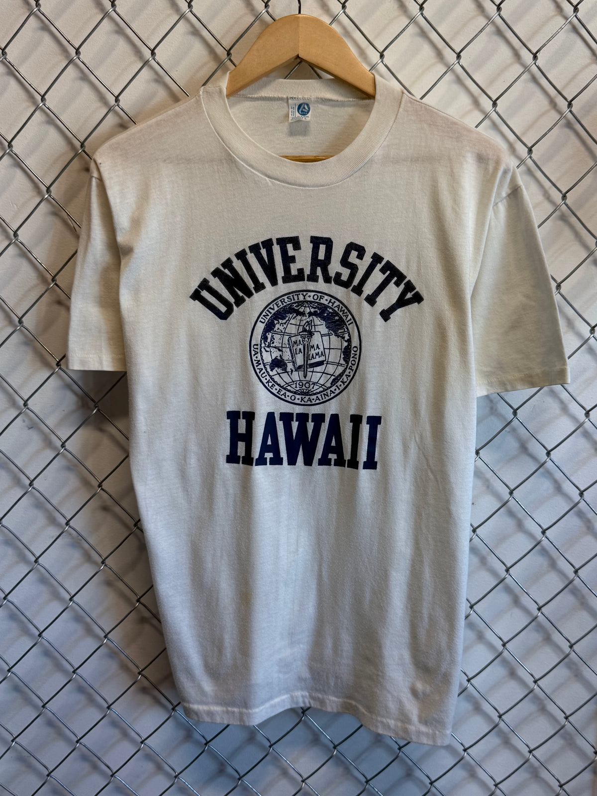 Vintage 80's University of Hawaii Crest Logo Collegiate Tee Size Large