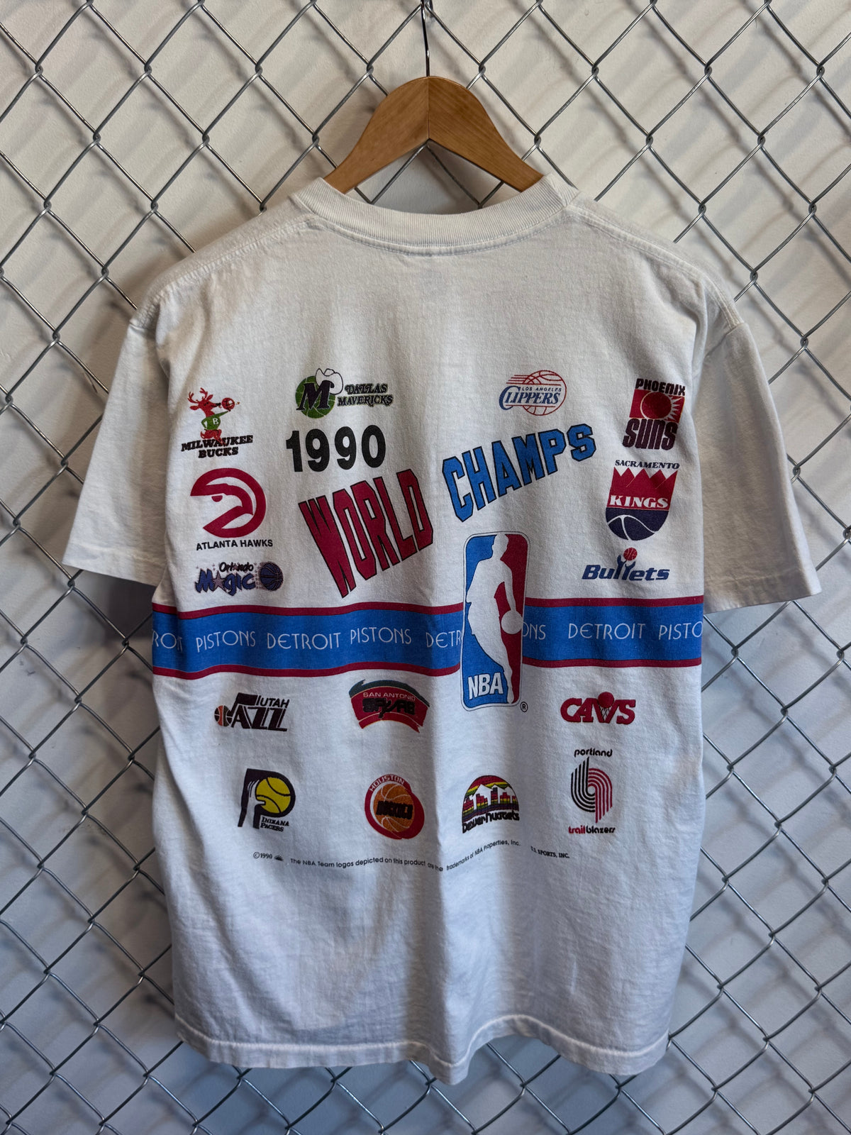 Vintage 1990 Detroit Pistons NBA Champions Logos Graphic Tee Size Large