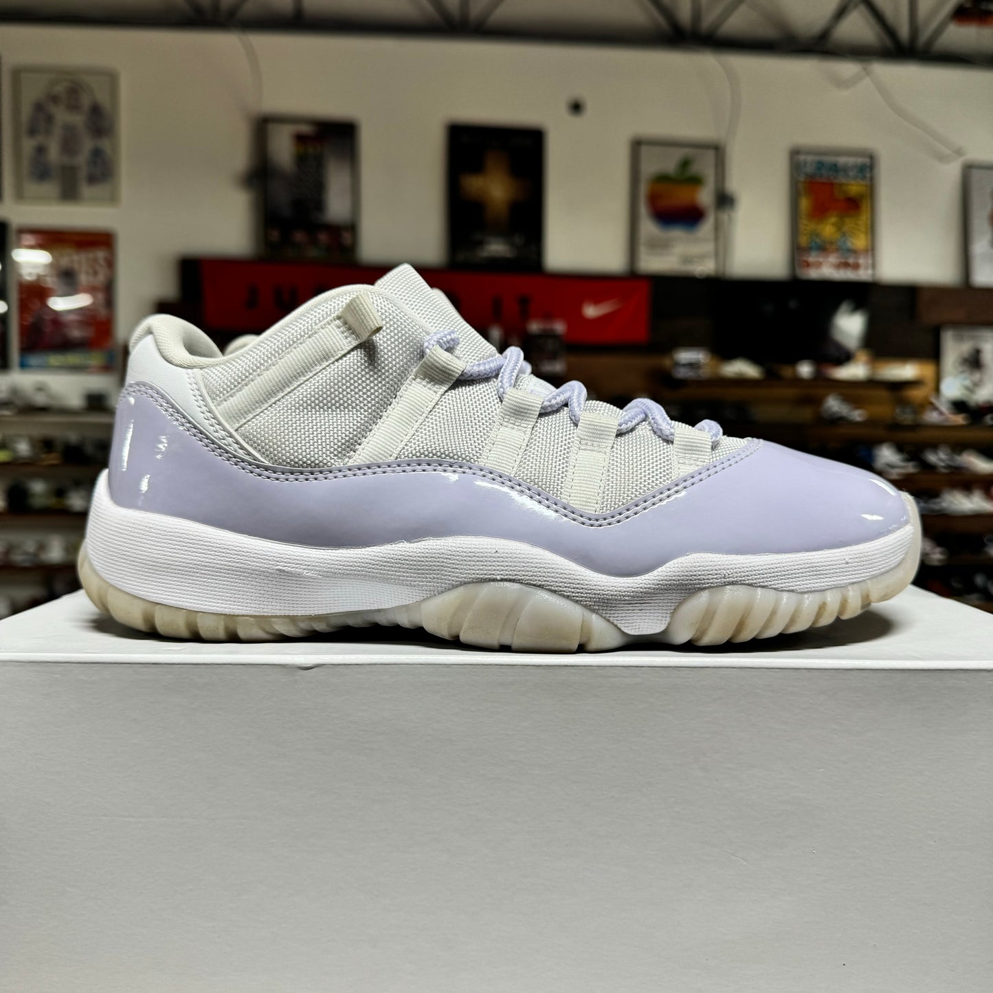 Jordan 11 Low 'Pure violet' Size 9.5W/8M