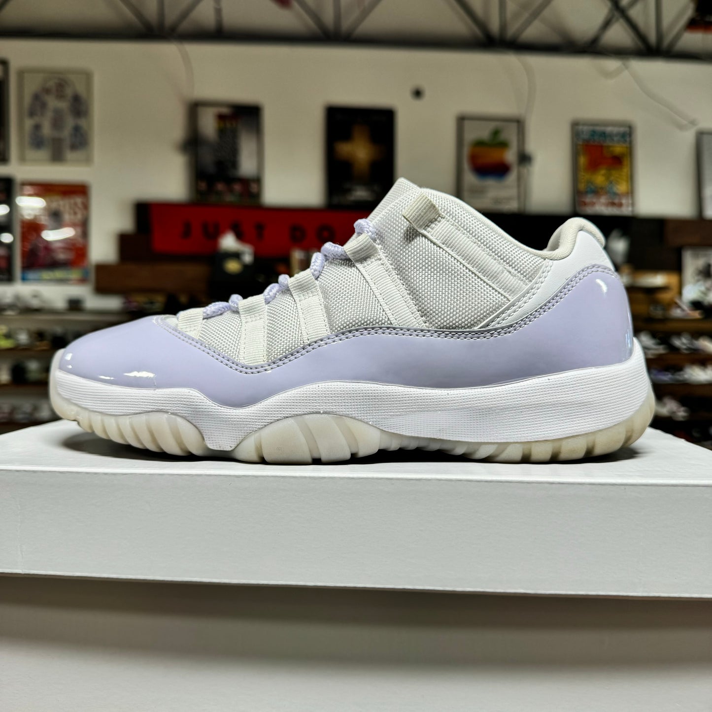 Jordan 11 Low 'Pure violet' Size 9.5W/8M