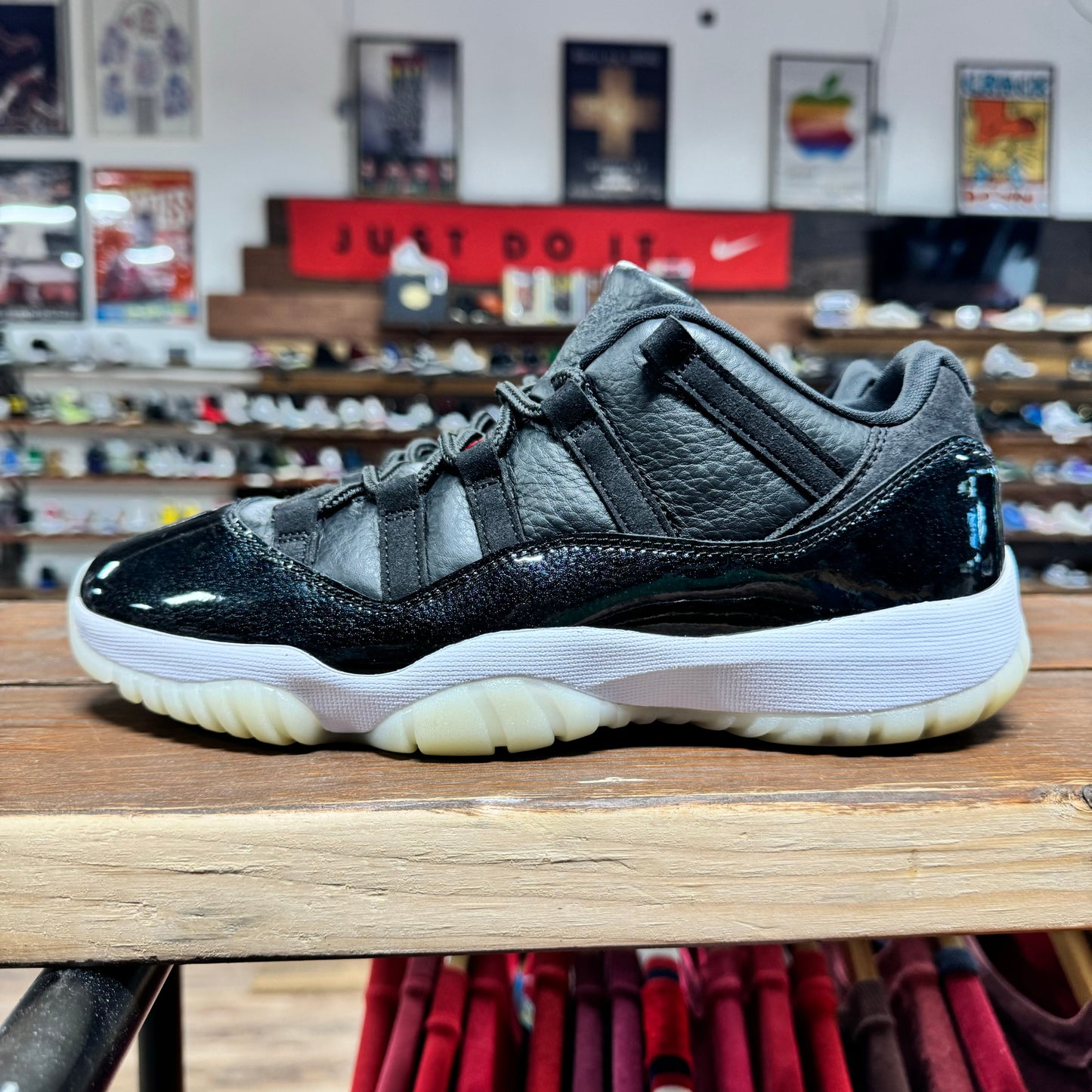 Jordan 11 Low '72-10' Size 8