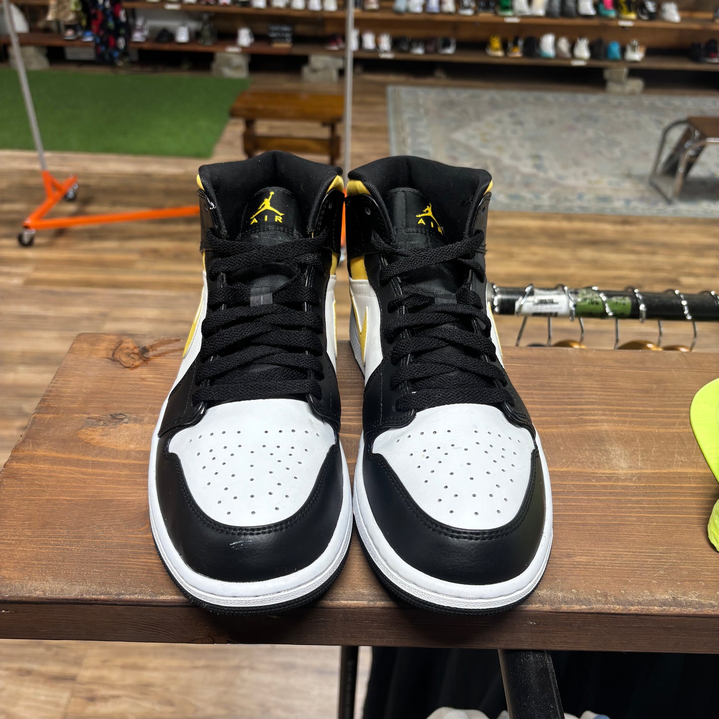 Jordan 1 Mid 'White Pollen Black' Size 10