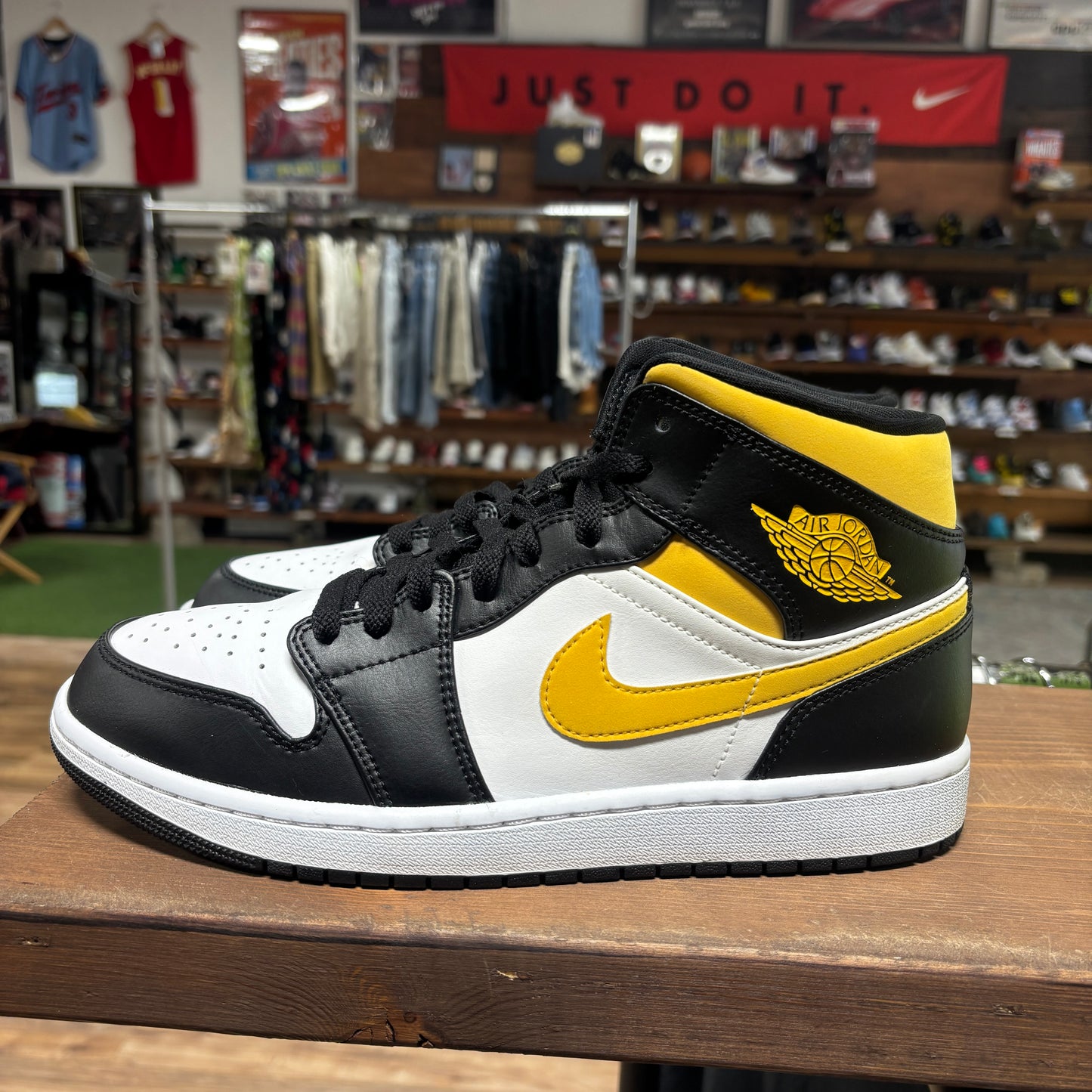 Jordan 1 Mid 'White Pollen Black' Size 10