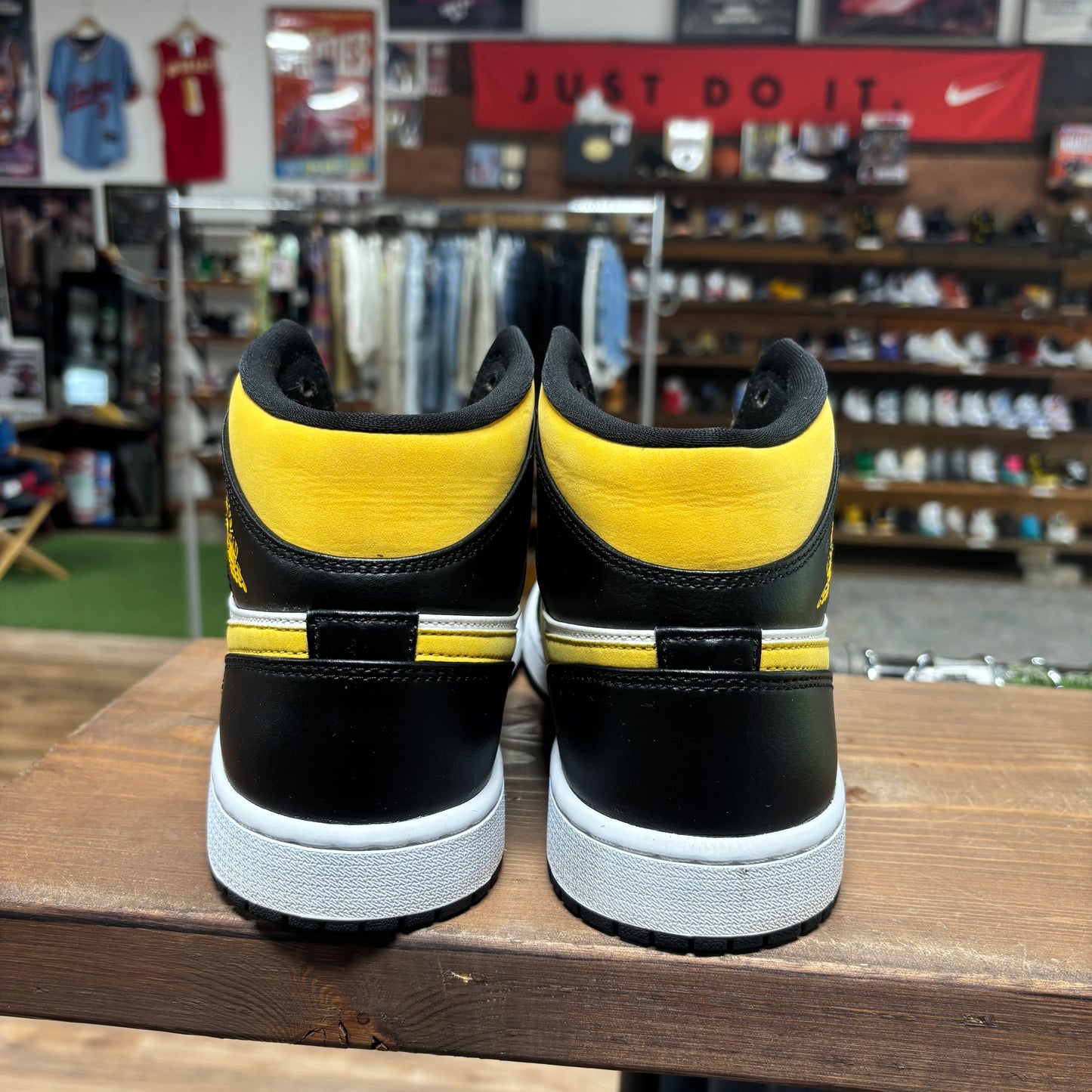 Jordan 1 Mid 'White Pollen Black' Size 10