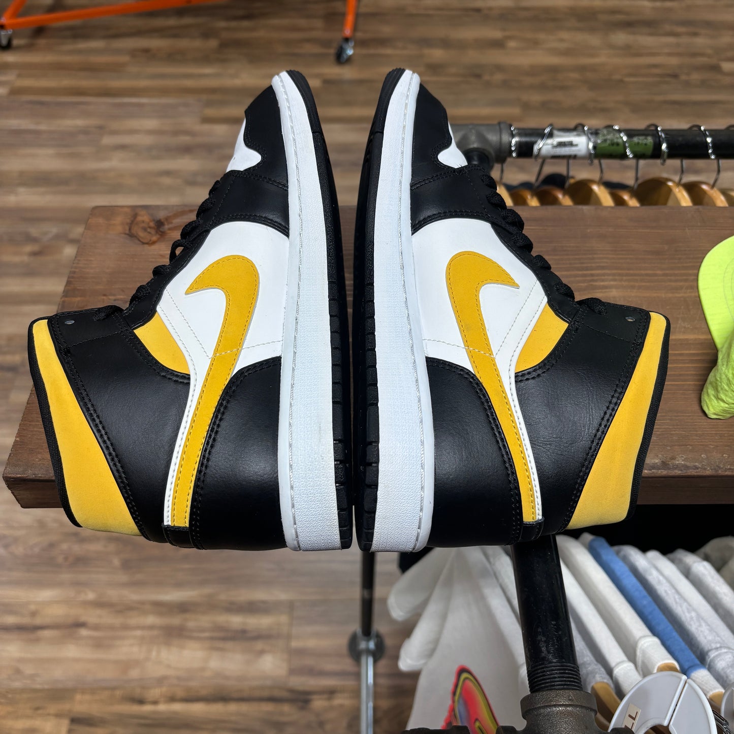 Jordan 1 Mid 'White Pollen Black' Size 10