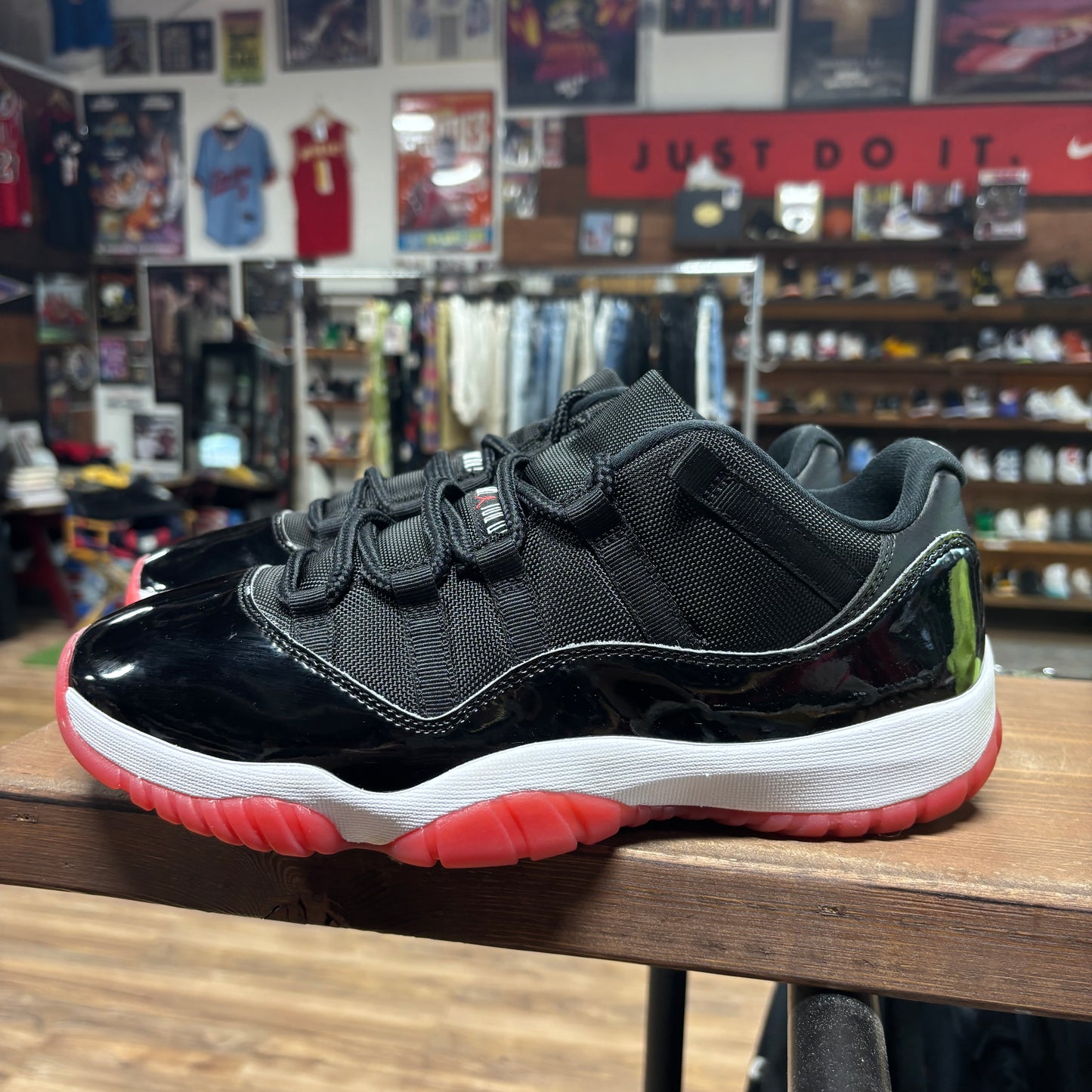 Jordan 11 'Bred Low' Size 10