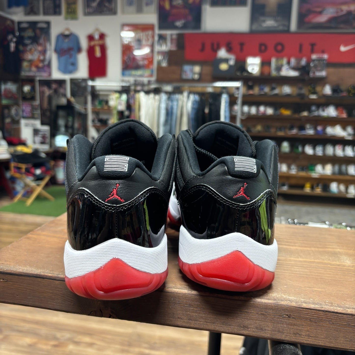 Jordan 11 'Bred Low' Size 10