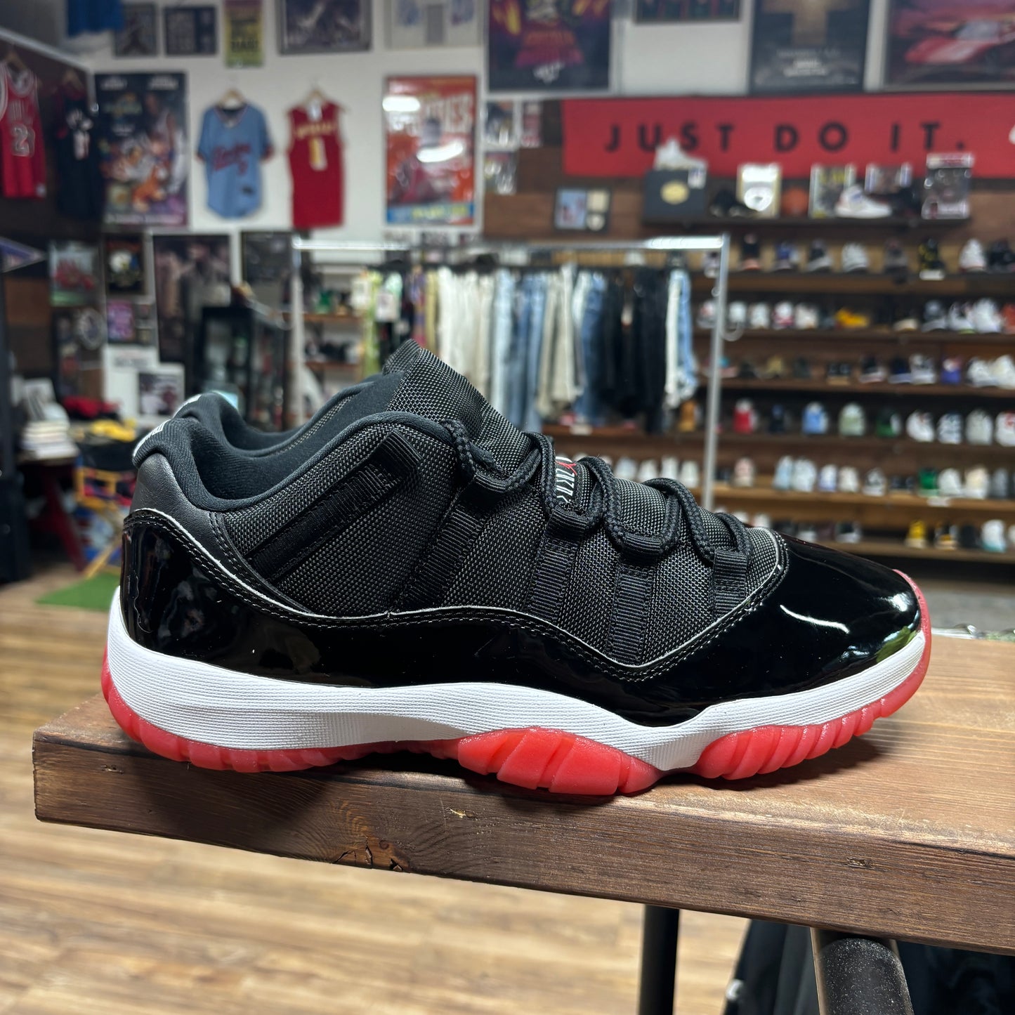 Jordan 11 'Bred Low' Size 10