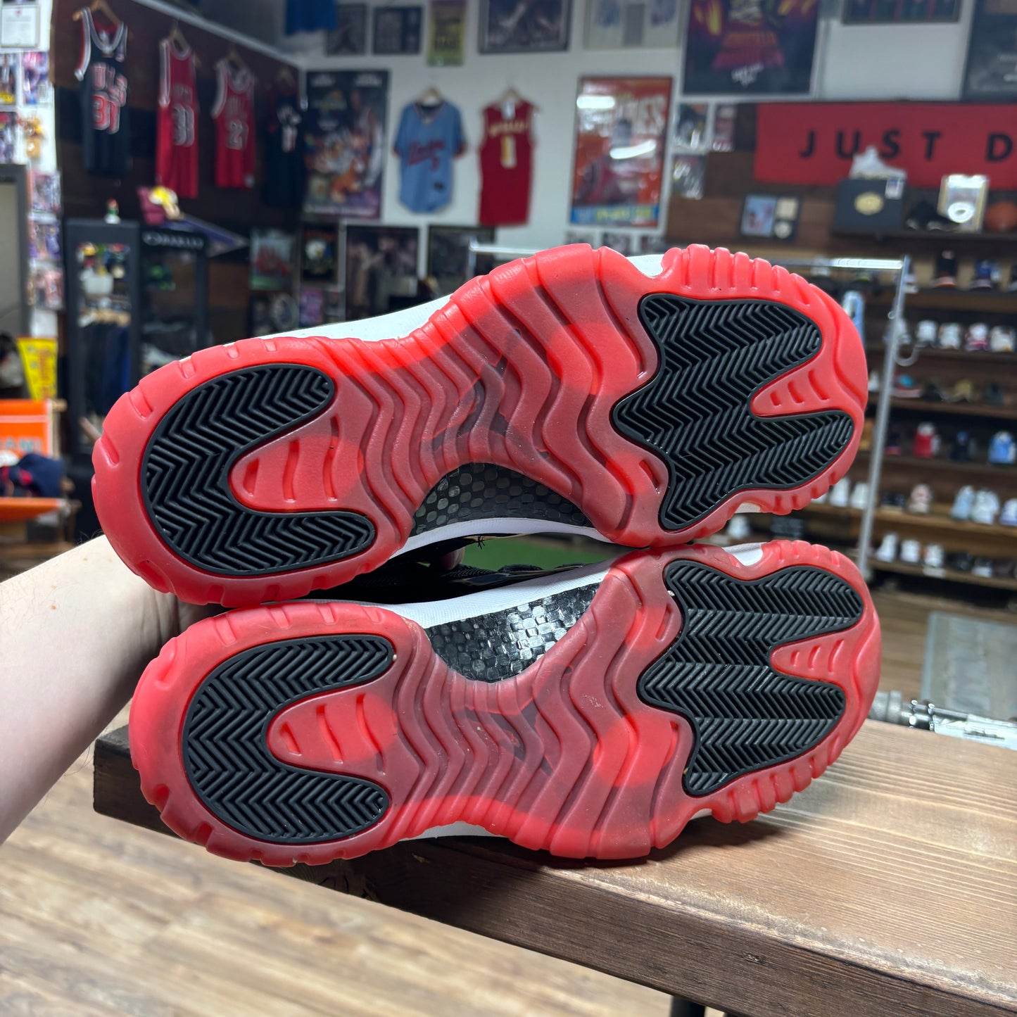 Jordan 11 'Bred Low' Size 10
