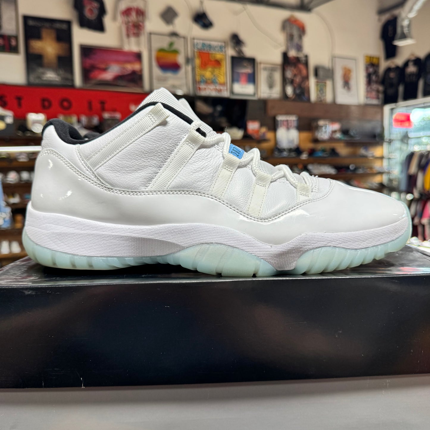 Jordan 11 Low 'Legend Blue' Size 13
