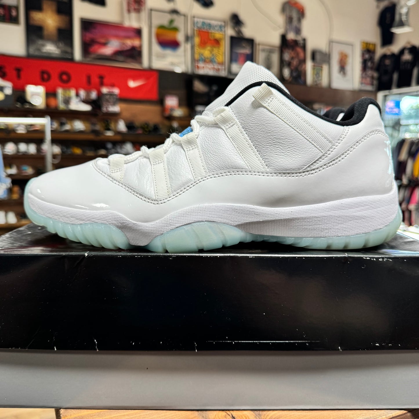 Jordan 11 Low 'Legend Blue' Size 13