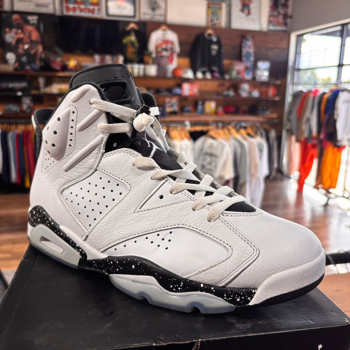 Jordan 6 'Reverse Oreo' Size 10.5