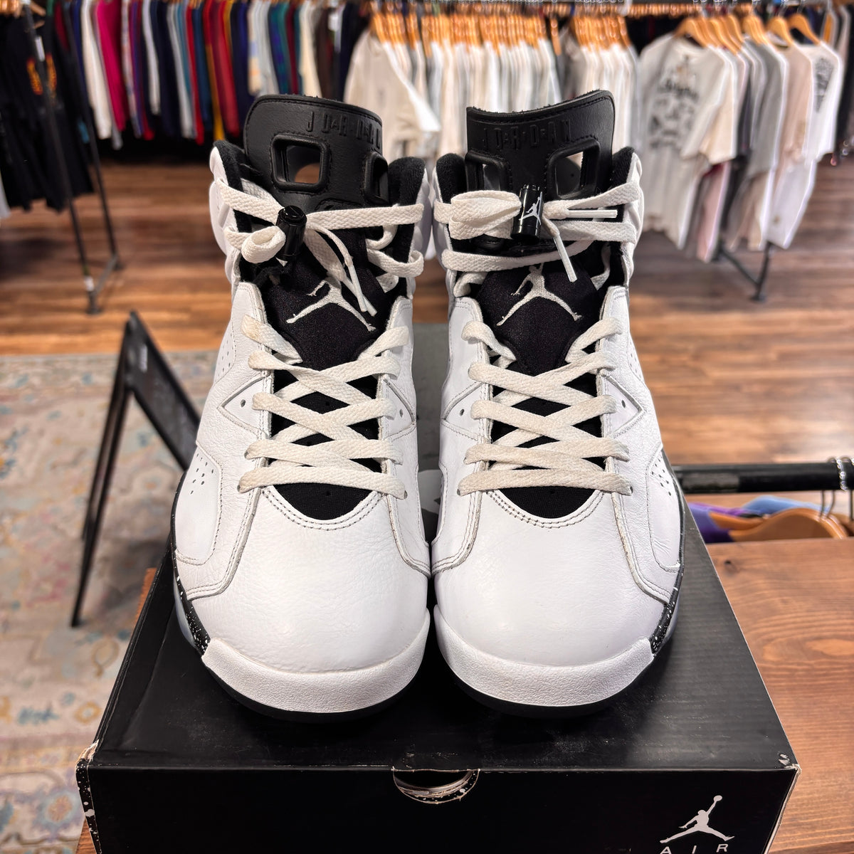 Jordan 6 'Reverse Oreo' Size 10.5