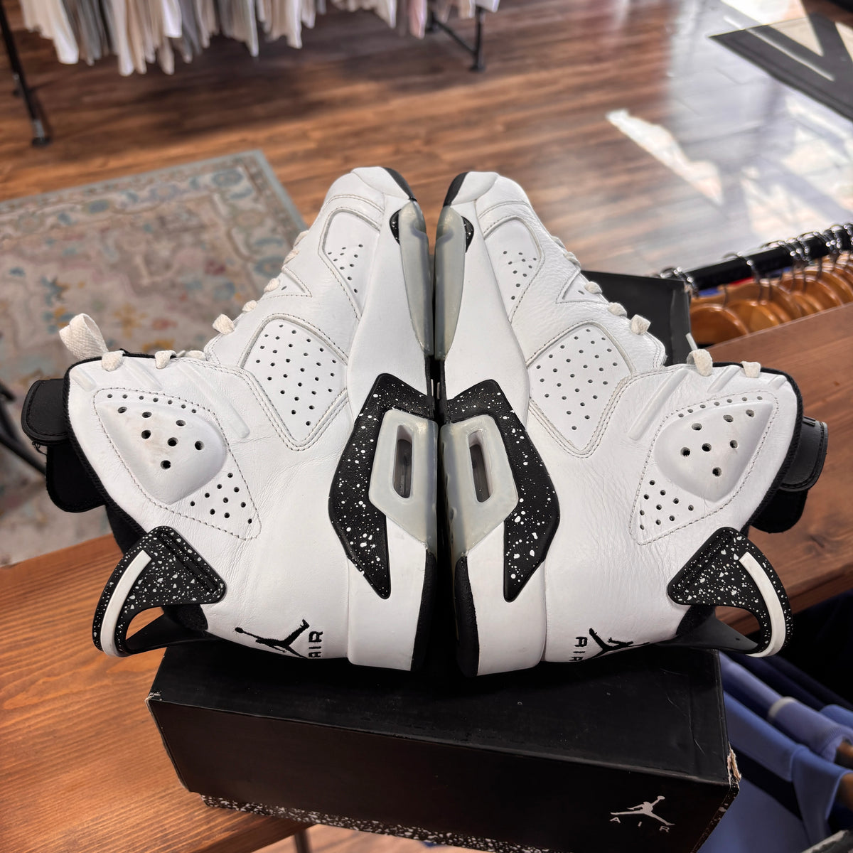 Jordan 6 'Reverse Oreo' Size 10.5