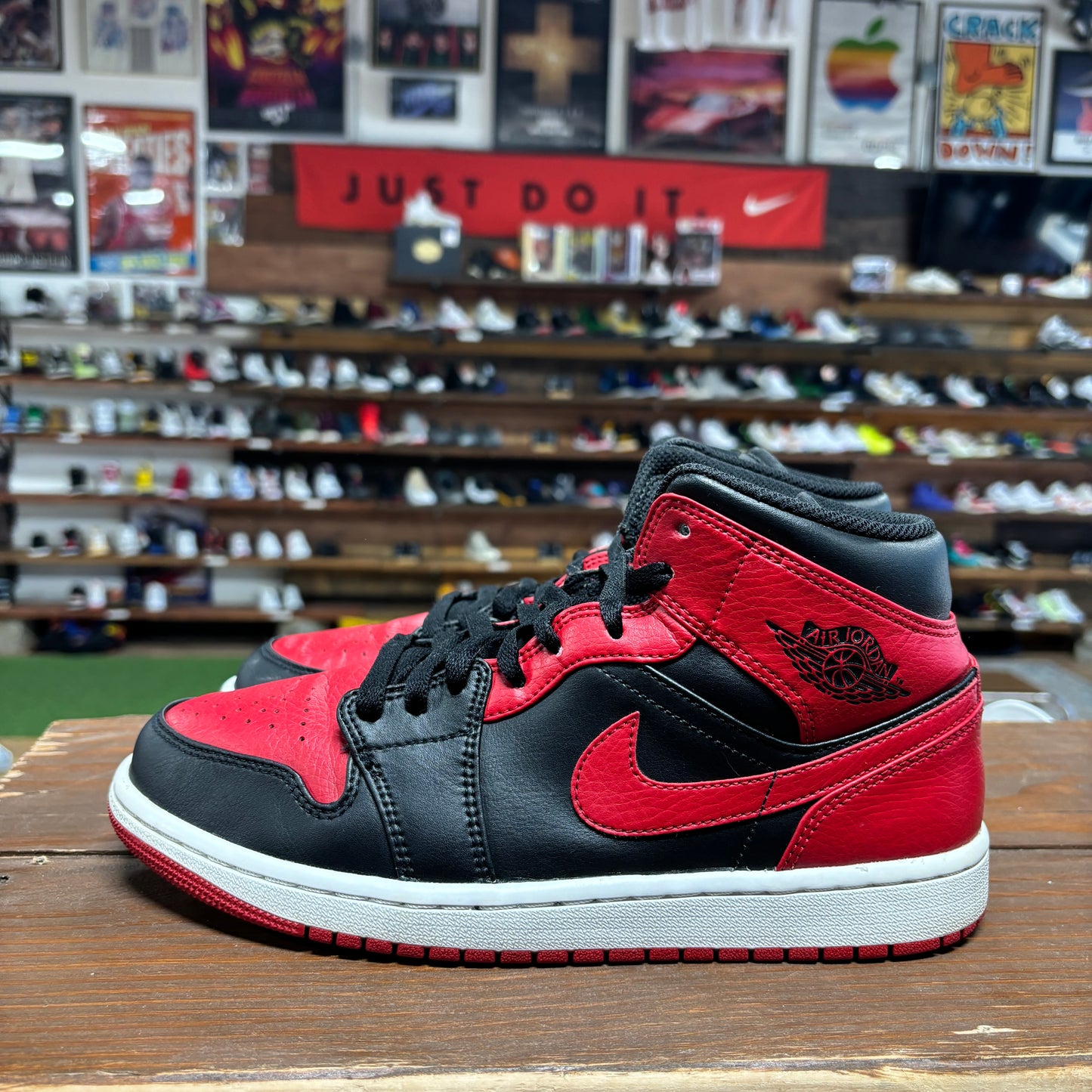 Jordan 1 Mid 'Bred' Size 8.5