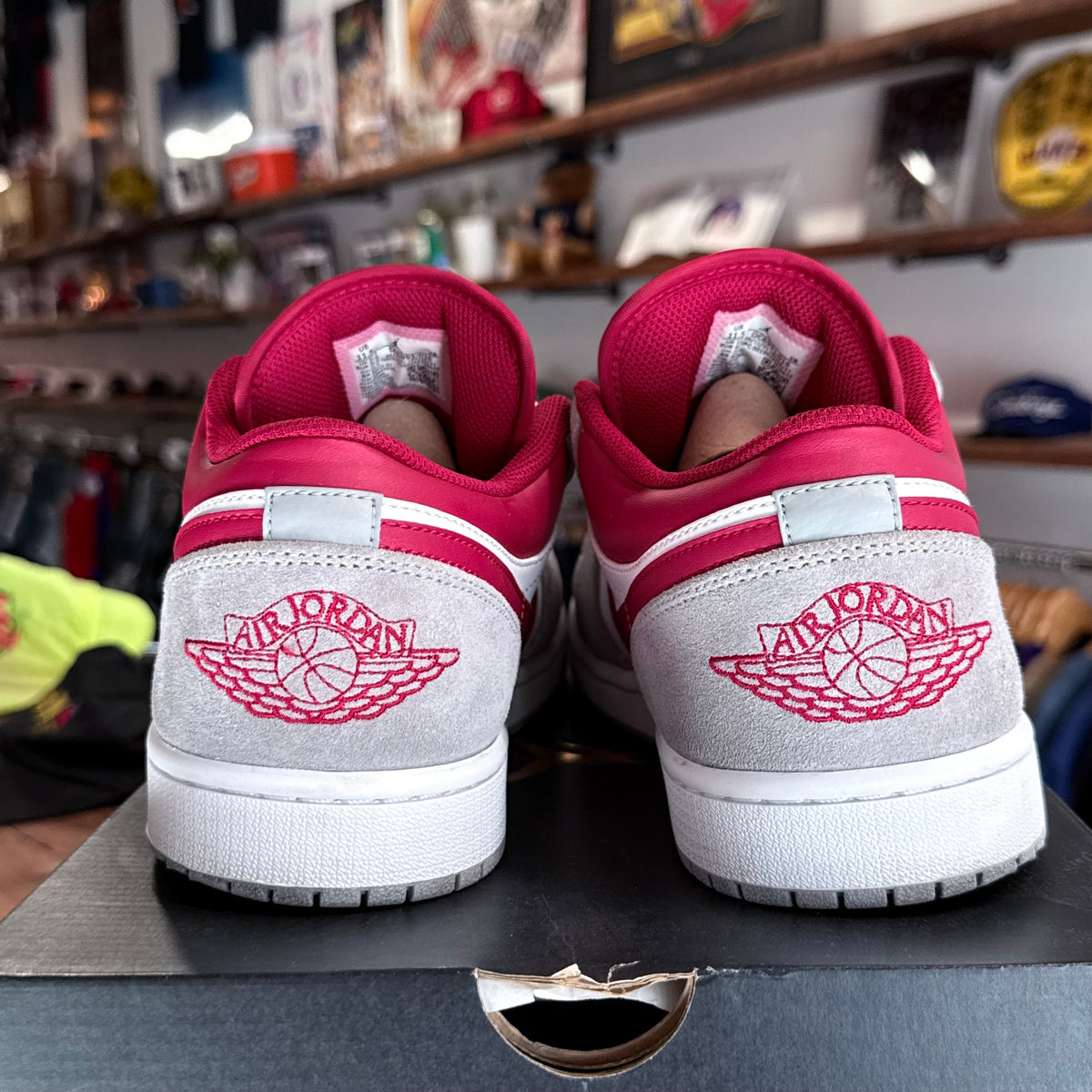 Jordan 1 Low 'Light Smoke Grey Gym Red' Size 11.5