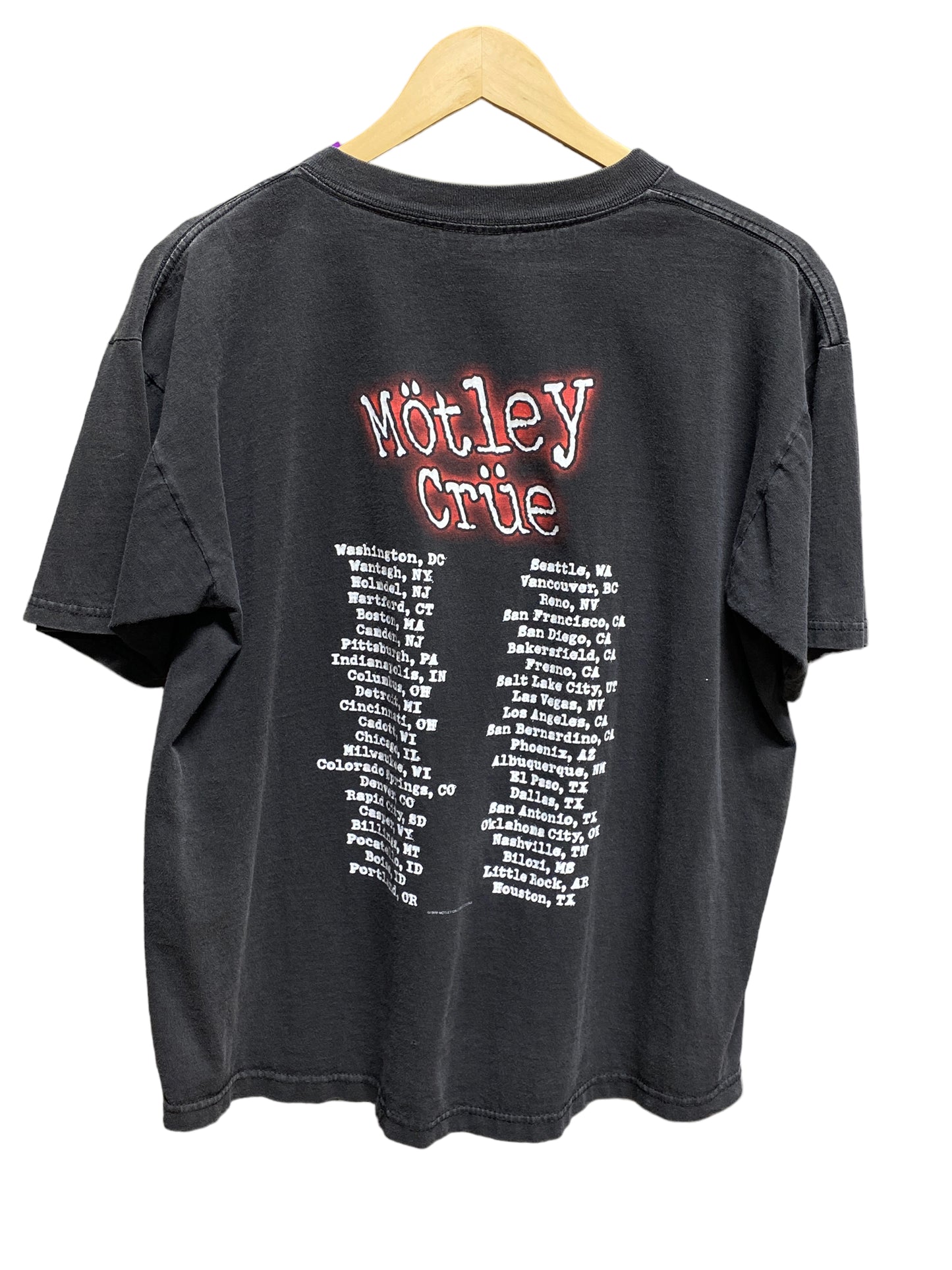 Vintage 1999 Motley Crue Maximum Rock Tour tee Size Medium