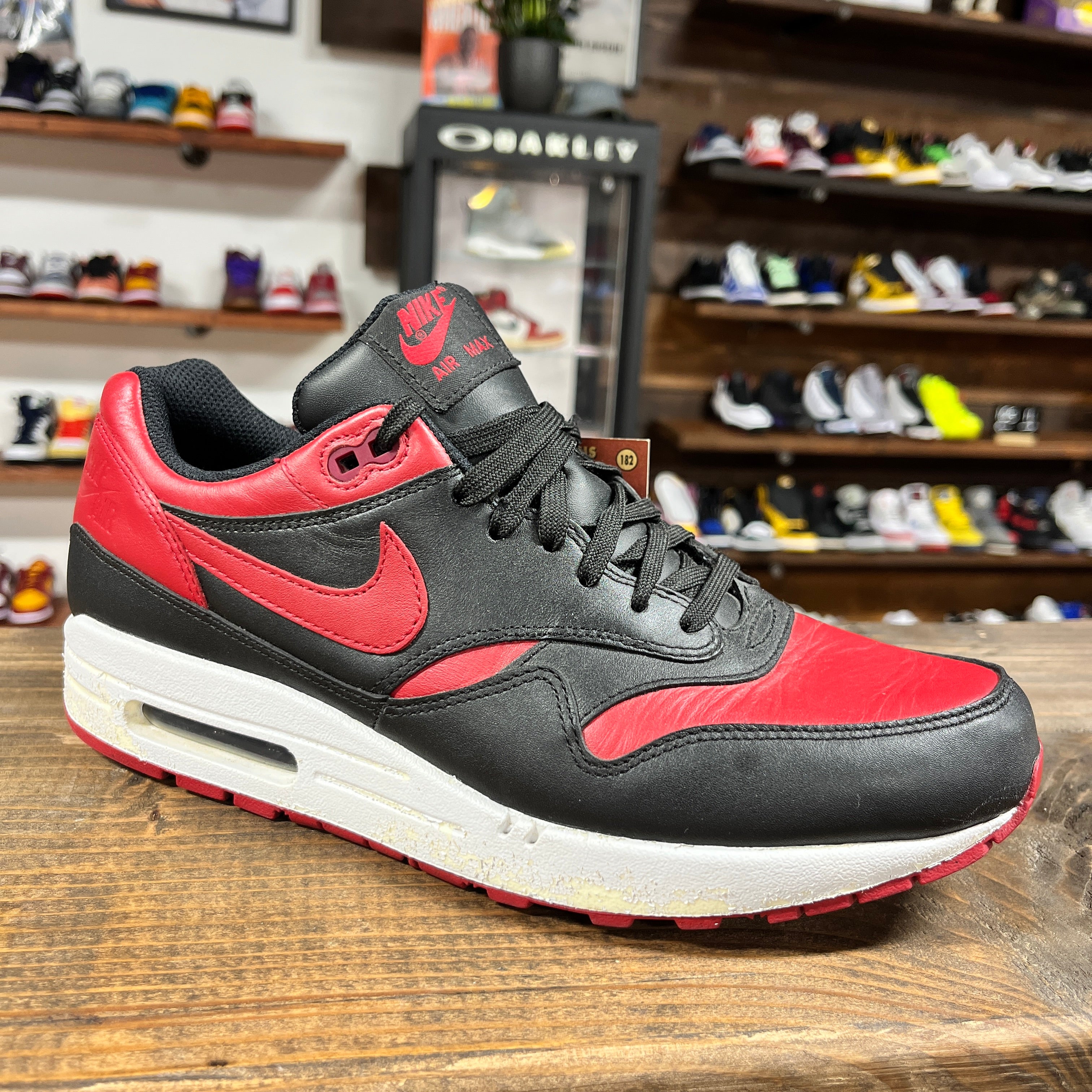 Nike air max on sale 1 size 9.5